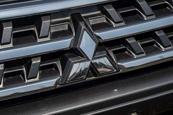 2017 Mitsubishi Pajero Exceed NX