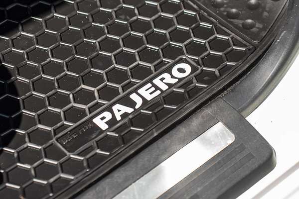 2017 Mitsubishi Pajero Exceed NX