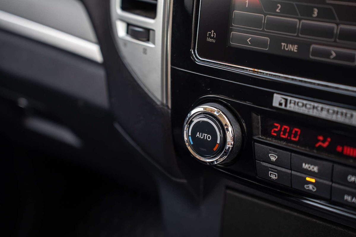 2017 Mitsubishi Pajero Exceed NX