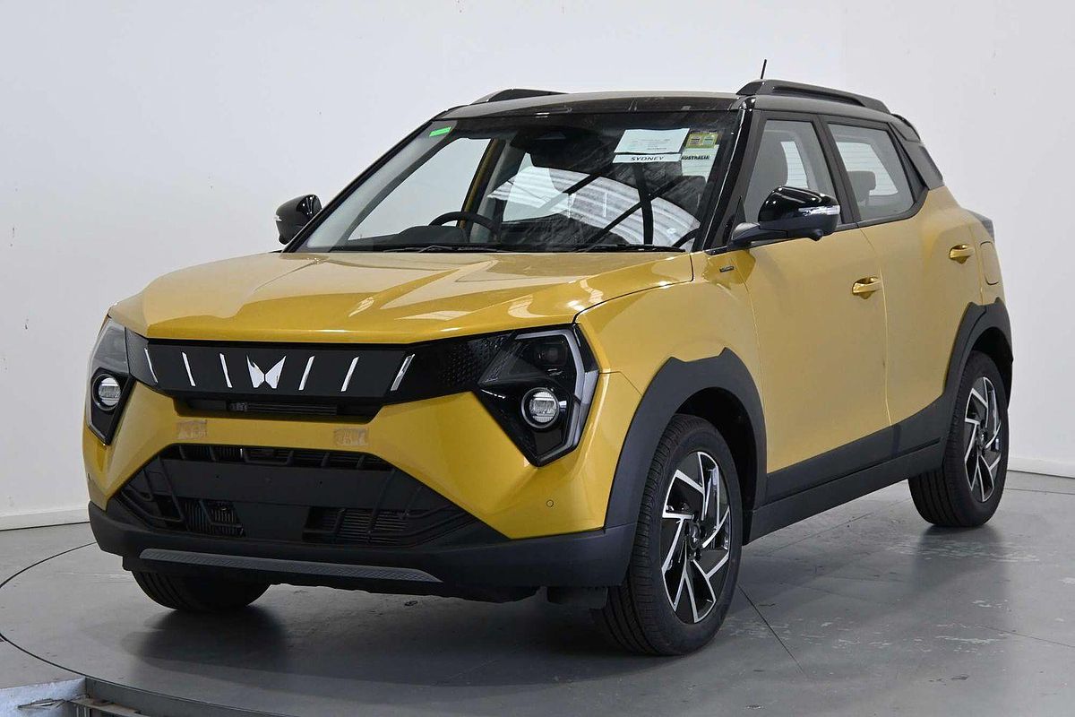 2025 Mahindra XUV3XO AX7L