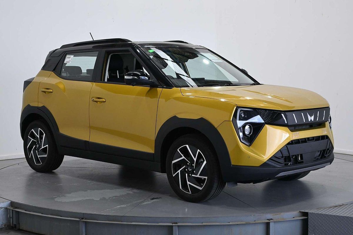 2025 Mahindra XUV3XO AX7L