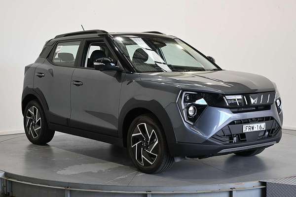 2025 Mahindra XUV3XO AX7L