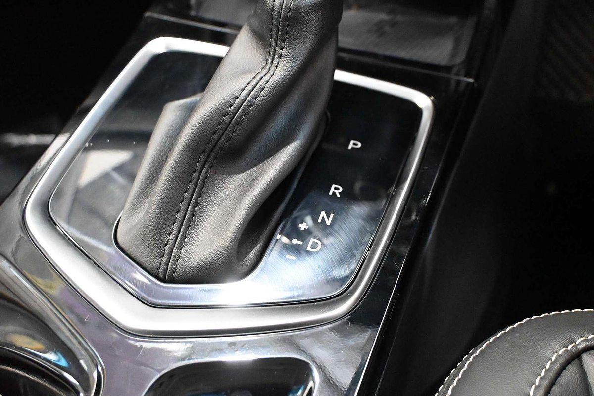 2025 Mahindra XUV3XO AX7L