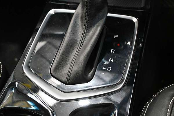 2025 Mahindra XUV3XO AX7L