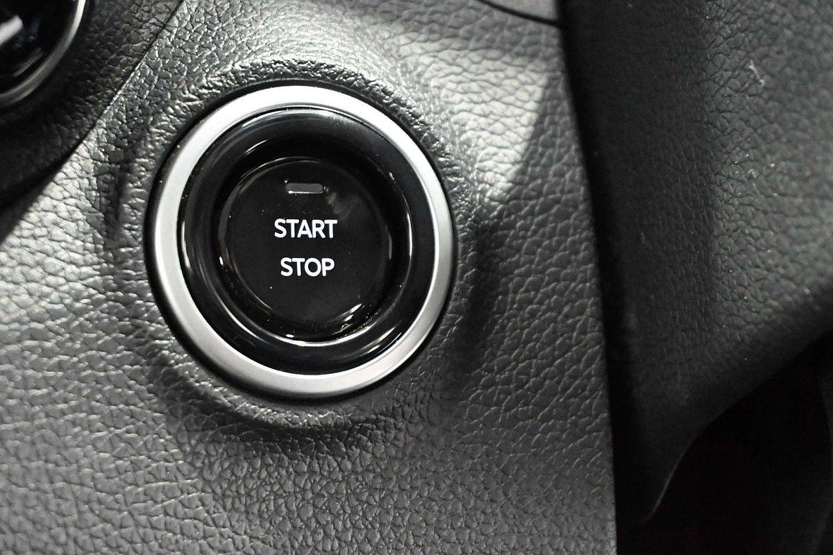 2025 Mahindra XUV3XO AX7L