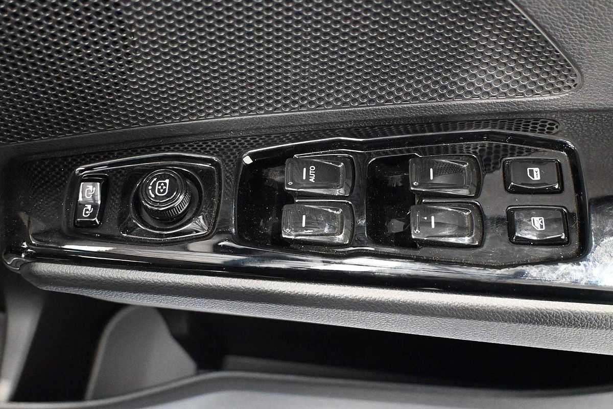 2025 Mahindra XUV3XO AX7L