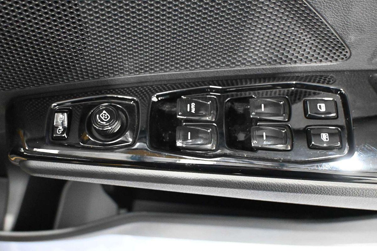 2025 Mahindra XUV3XO AX7L