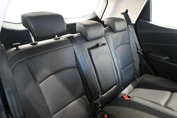 2025 Mahindra XUV3XO AX7L