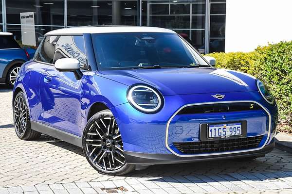 2024 MINI Cooper SE Favoured J01