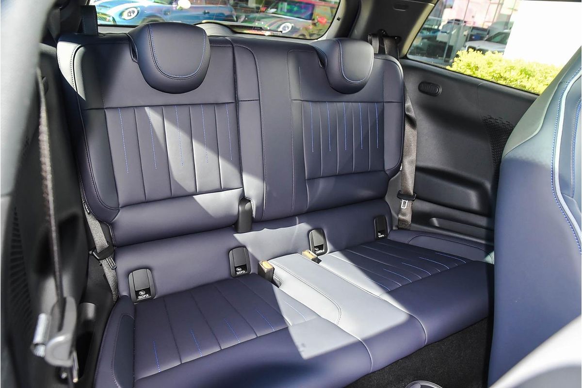 2024 MINI Cooper SE Favoured J01