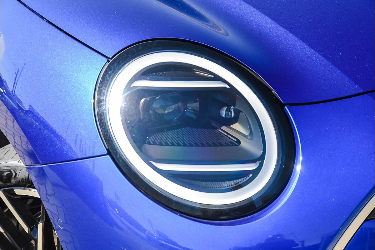 2024 MINI Cooper SE Favoured J01