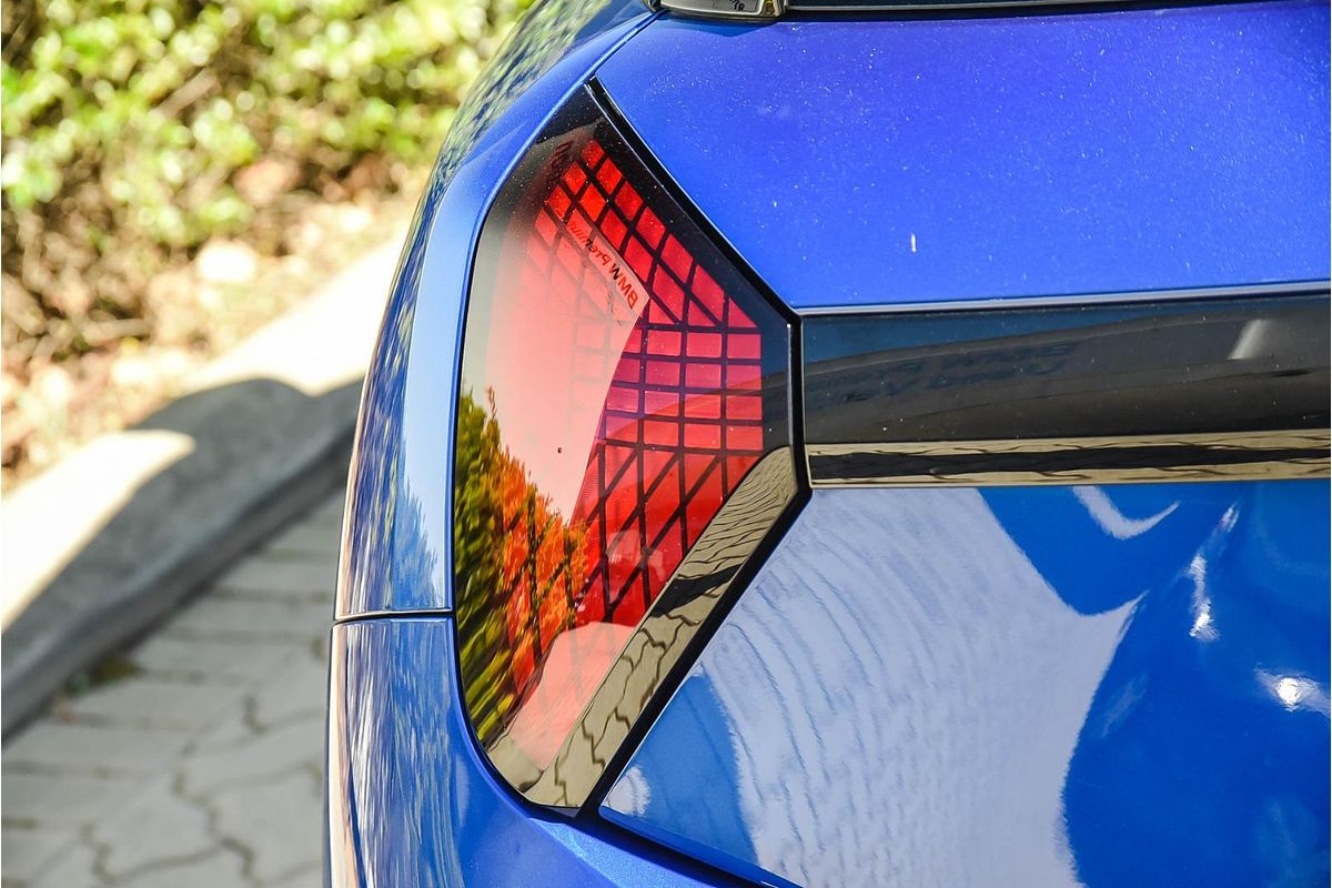 2024 MINI Cooper SE Favoured J01