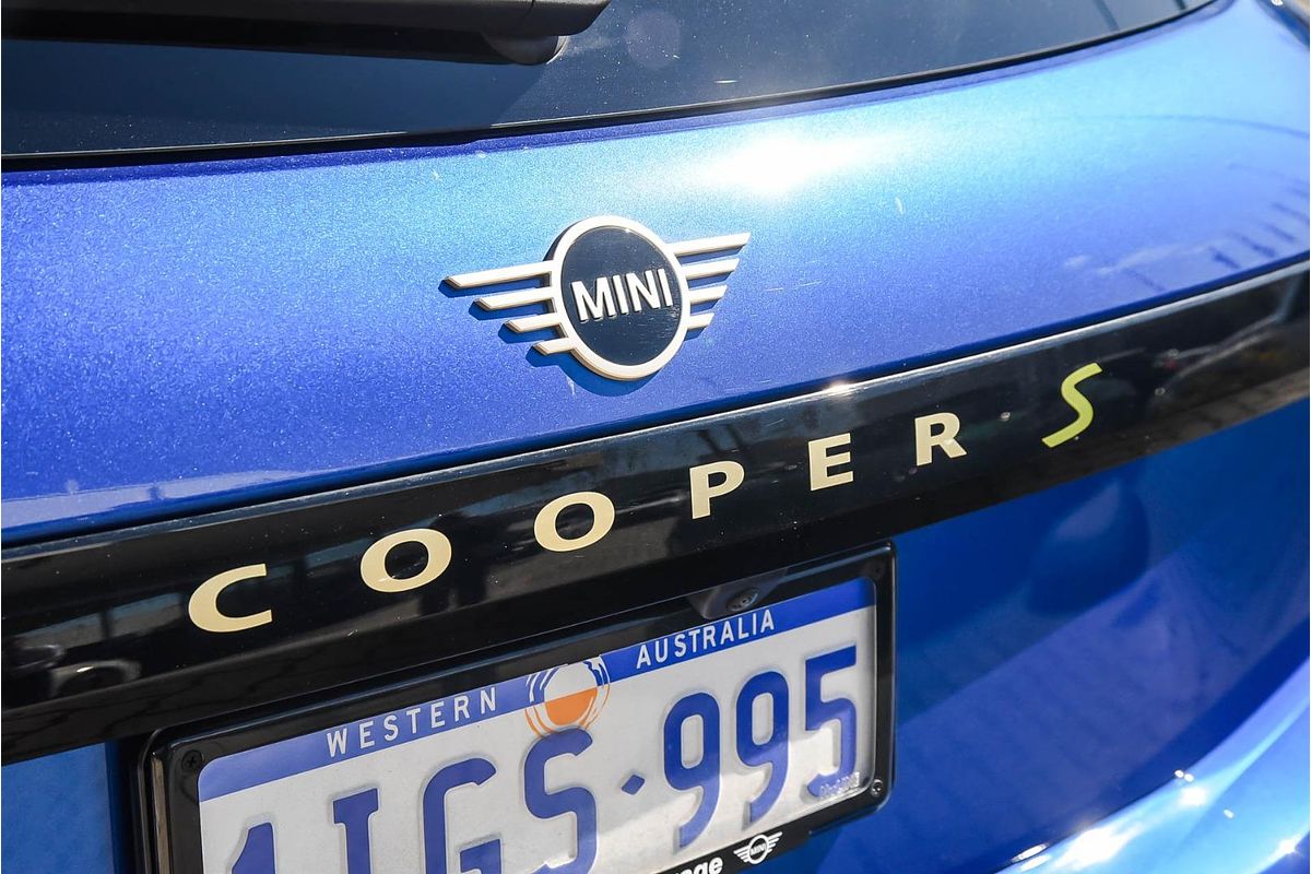 2024 MINI Cooper SE Favoured J01