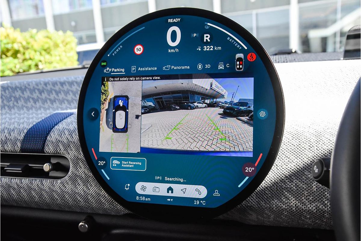 2024 MINI Cooper SE Favoured J01