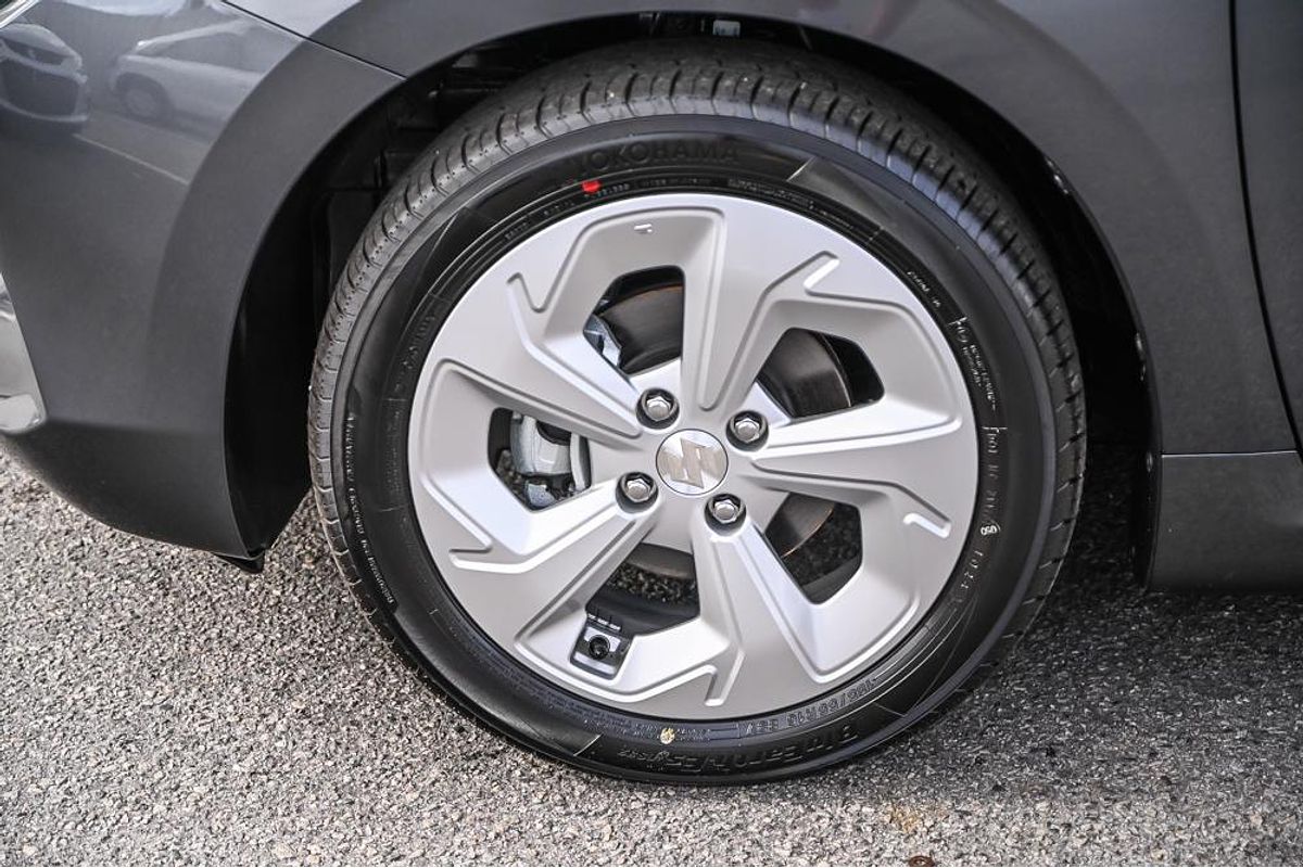 2025 Suzuki Swift Hybrid Plus UZ