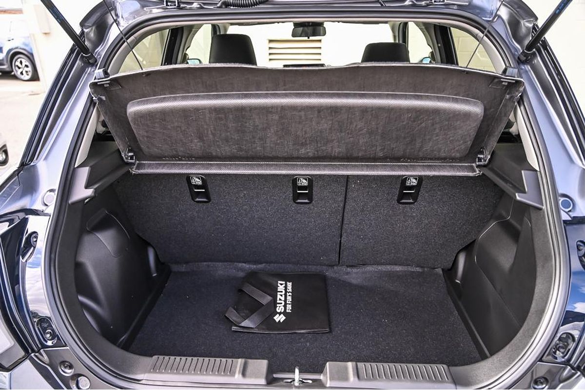 2025 Suzuki Swift Hybrid Plus UZ