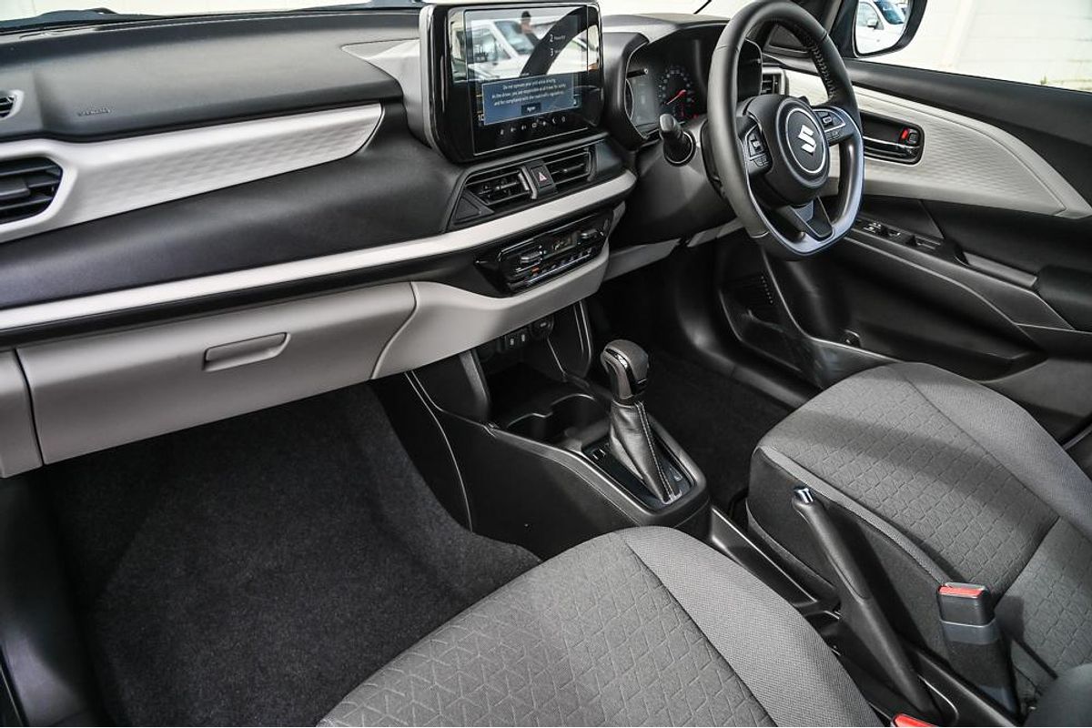 2025 Suzuki Swift Hybrid Plus UZ