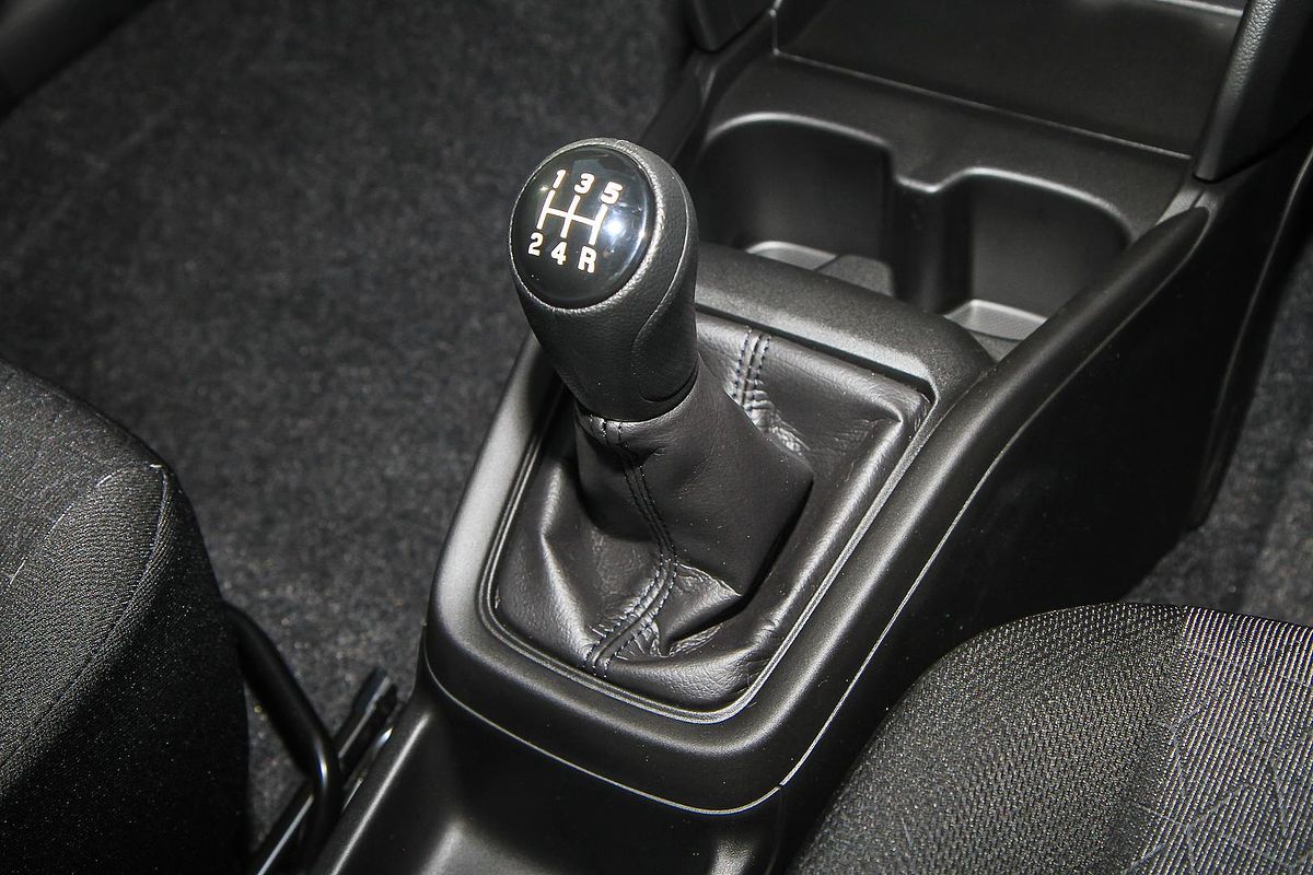 2025 Suzuki Swift Hybrid UZ