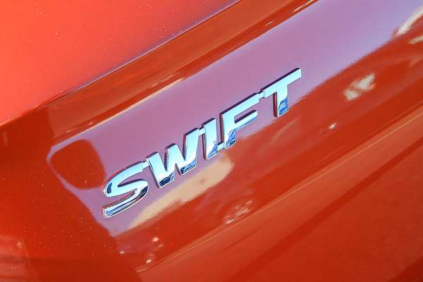 2025 Suzuki Swift Hybrid UZ