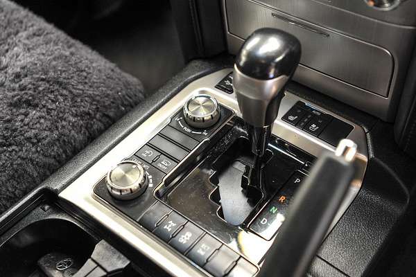 2017 Toyota Landcruiser Sahara VDJ200R