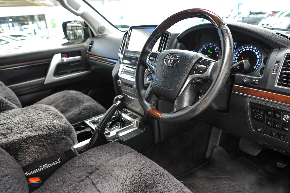 2017 Toyota Landcruiser Sahara VDJ200R