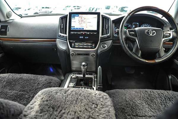 2017 Toyota Landcruiser Sahara VDJ200R