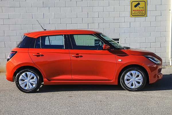 2025 Suzuki Swift Hybrid UZ