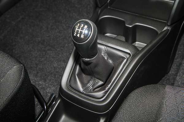 2025 Suzuki Swift Hybrid UZ