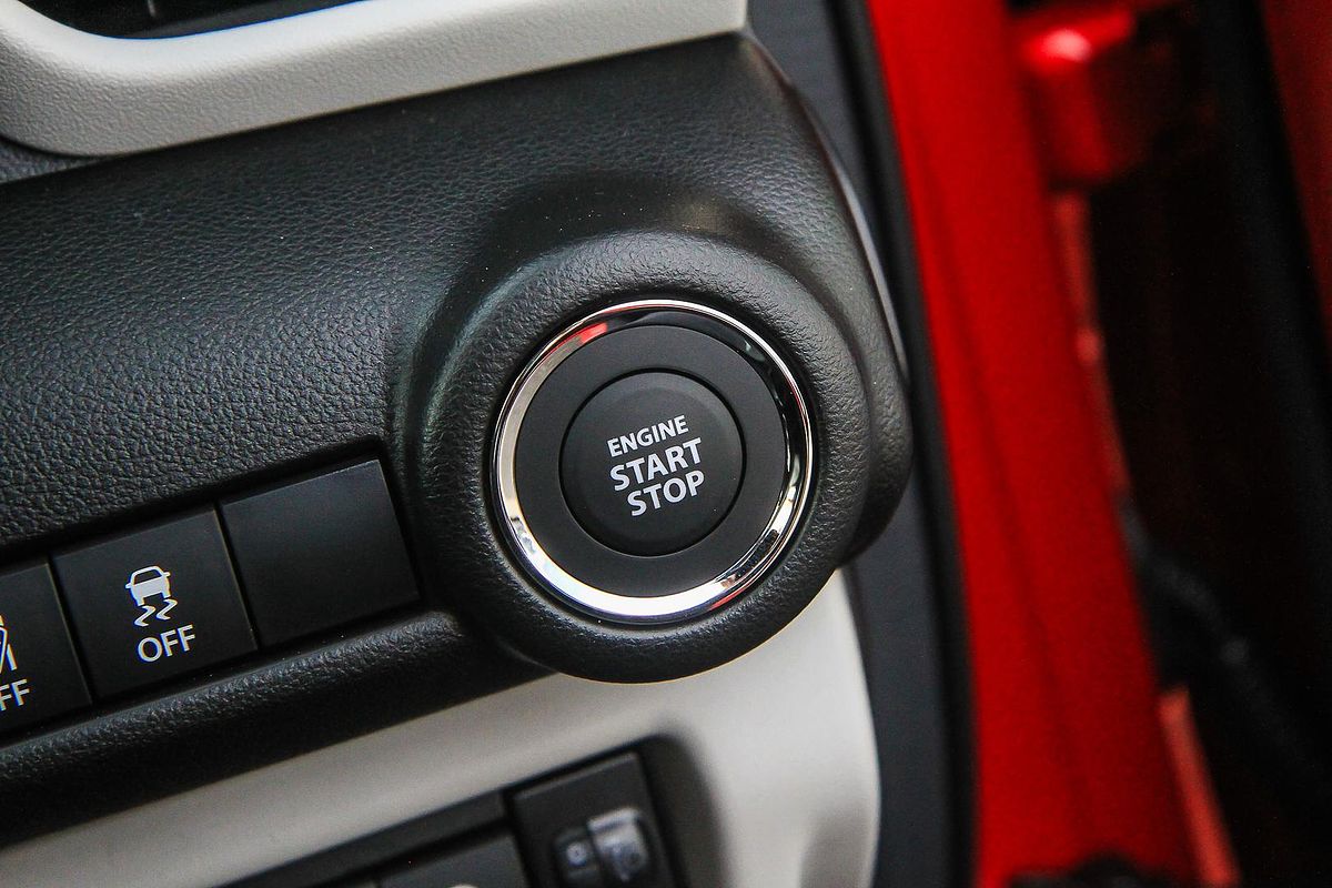 2025 Suzuki Swift Hybrid UZ