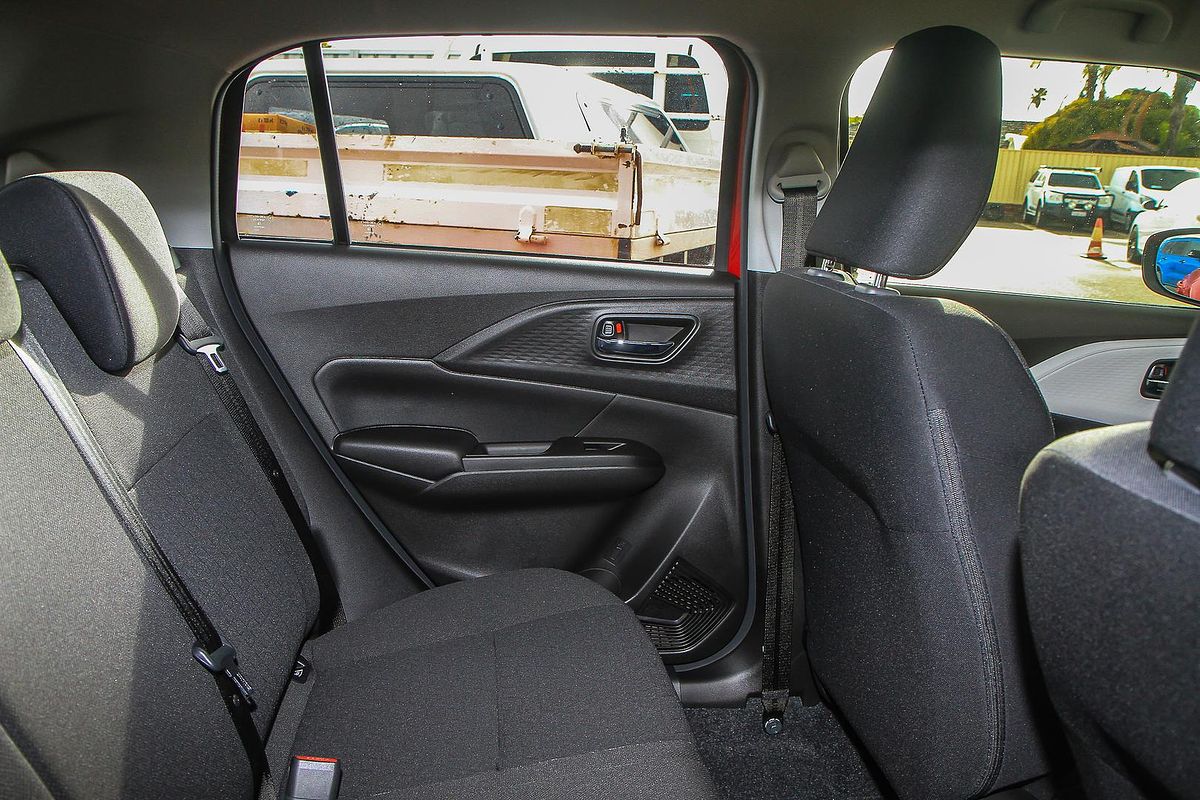 2025 Suzuki Swift Hybrid UZ