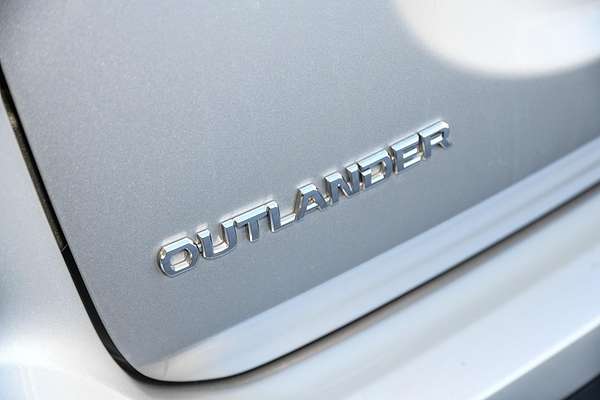 2019 Mitsubishi OUTLANDER ES 7 SEAT (2WD) ZL MY19