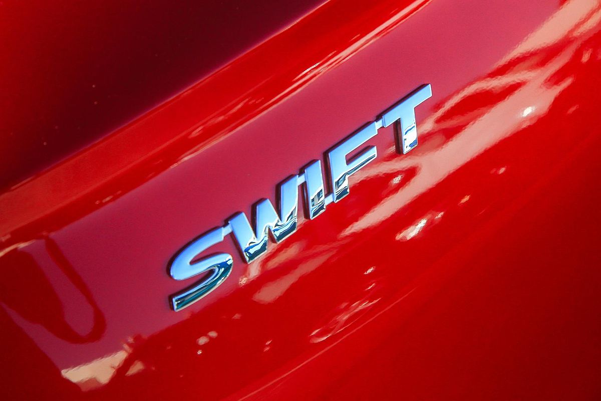 2025 Suzuki Swift Hybrid UZ