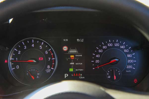 2025 Suzuki Swift Hybrid UZ