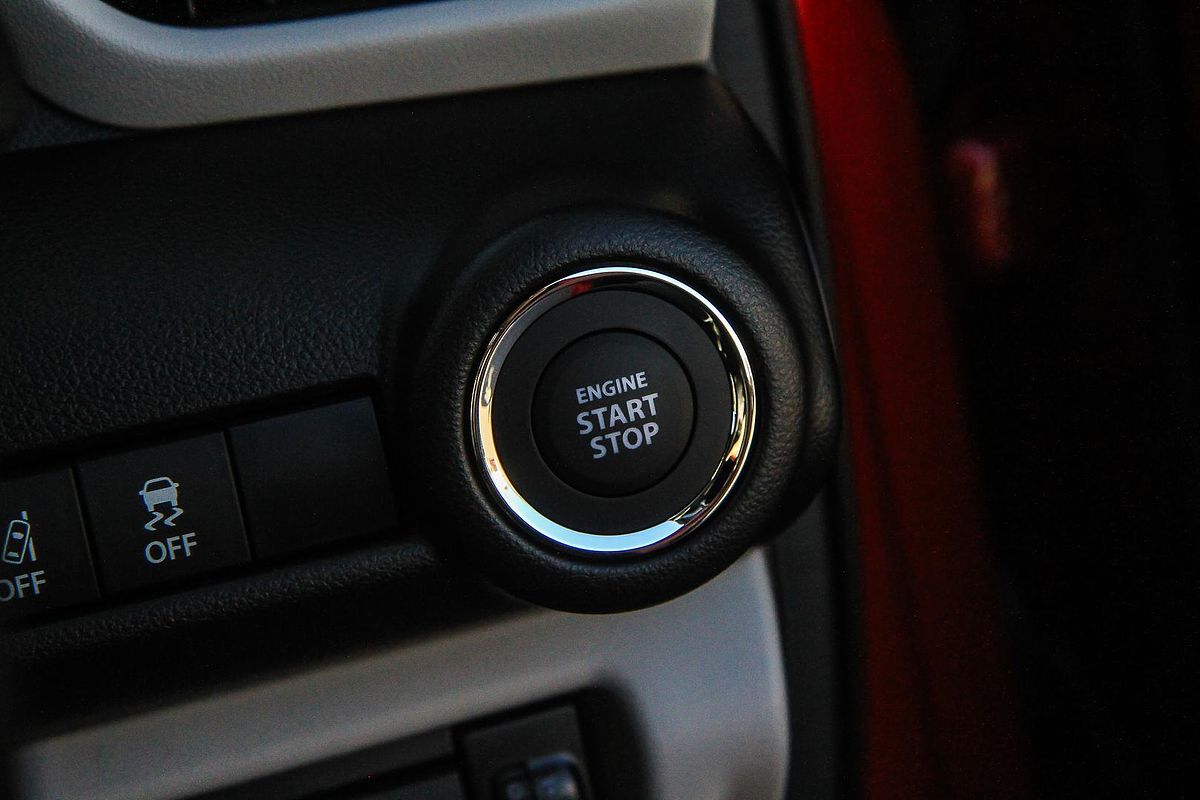 2025 Suzuki Swift Hybrid UZ