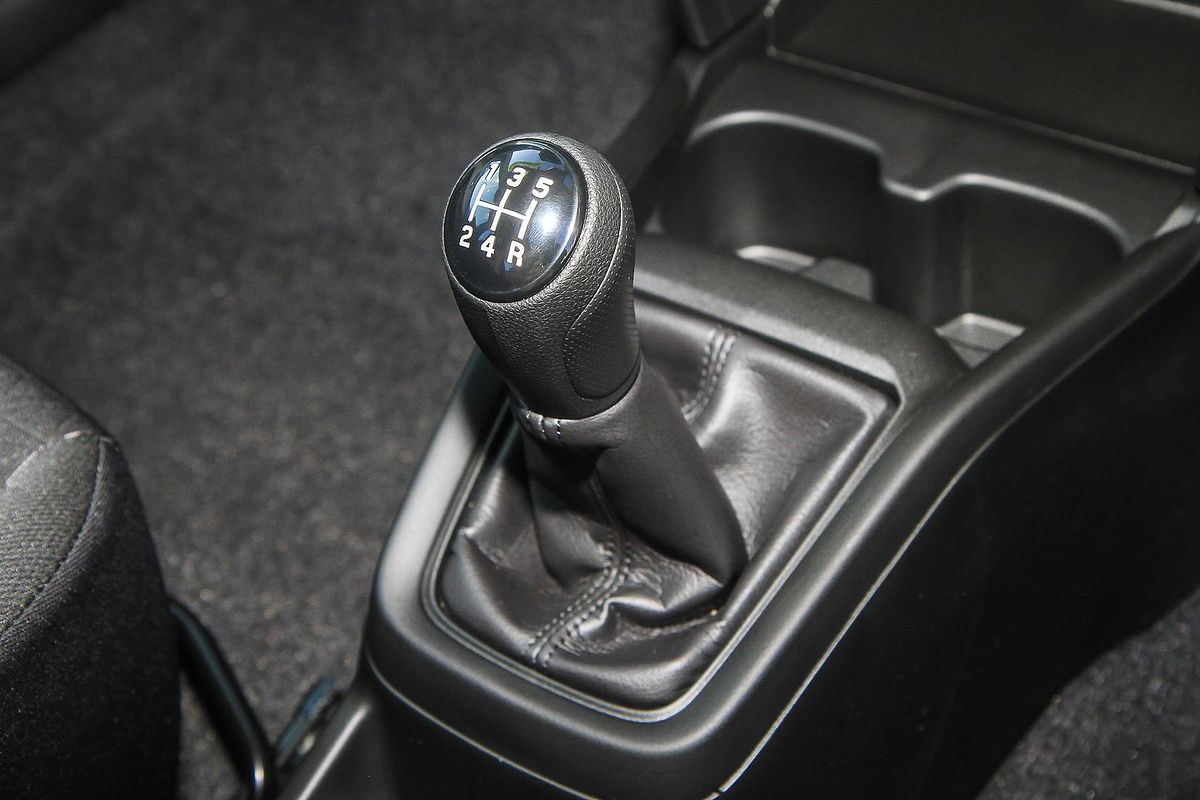 2025 Suzuki Swift Hybrid UZ