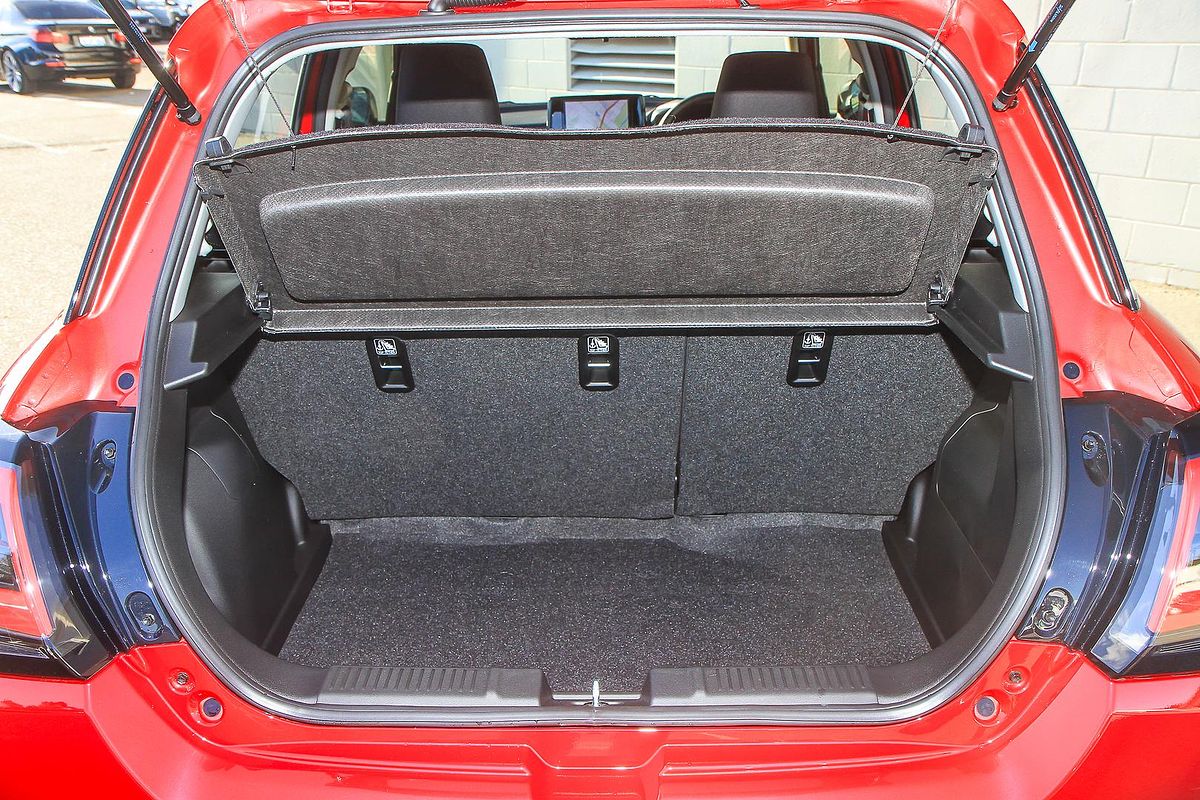 2025 Suzuki Swift Hybrid UZ