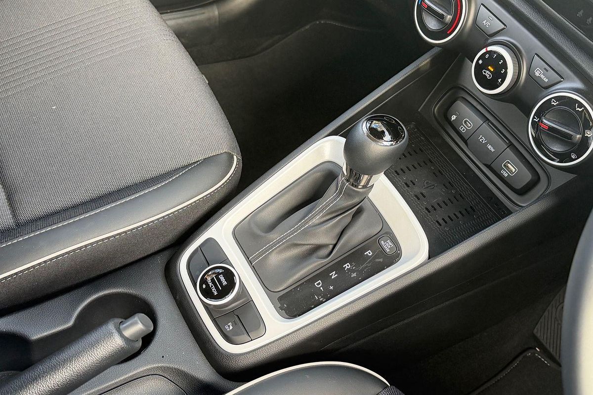 2025 Hyundai Venue Active QX.V5