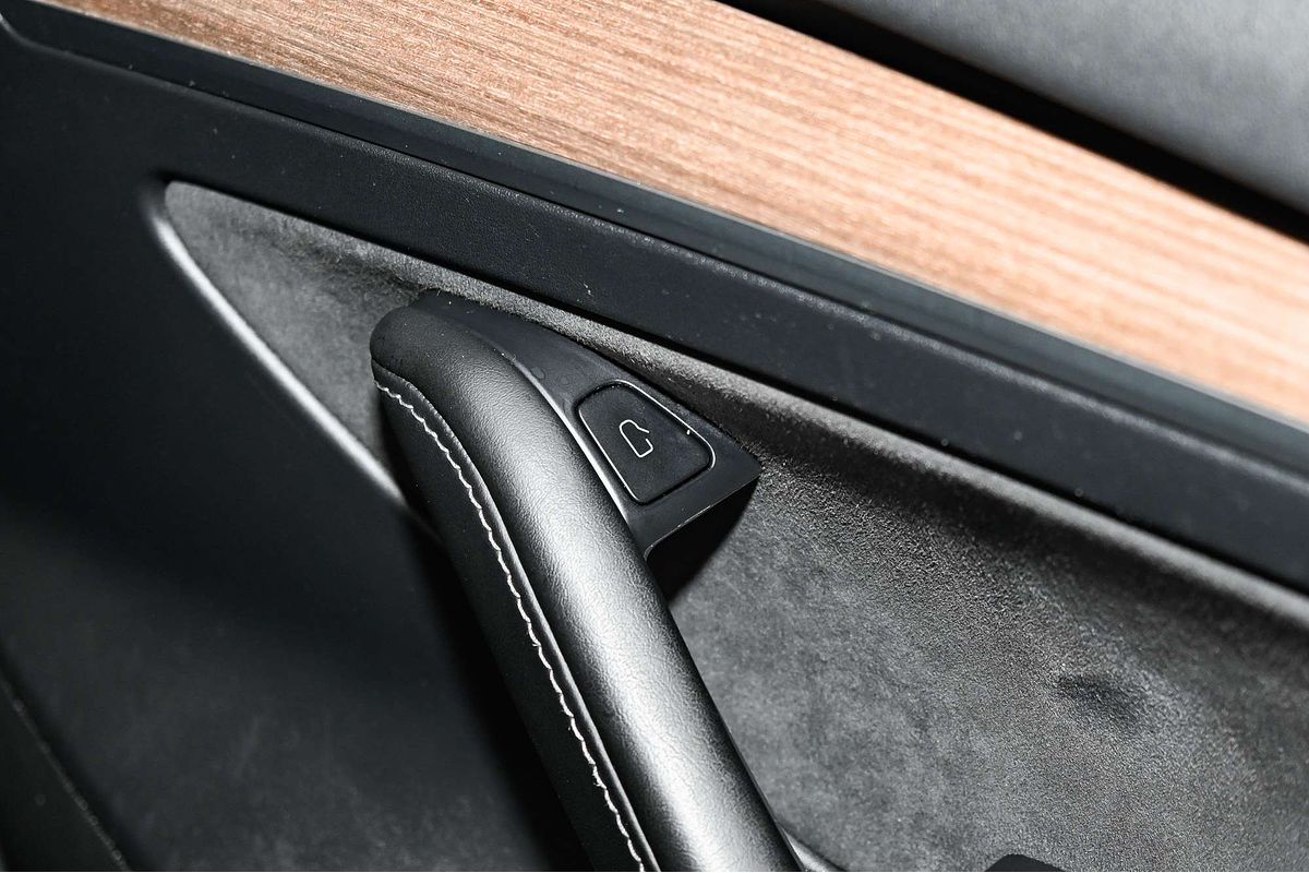 2023 Tesla Model 3 REAR-WHEEL DRIVE MY23