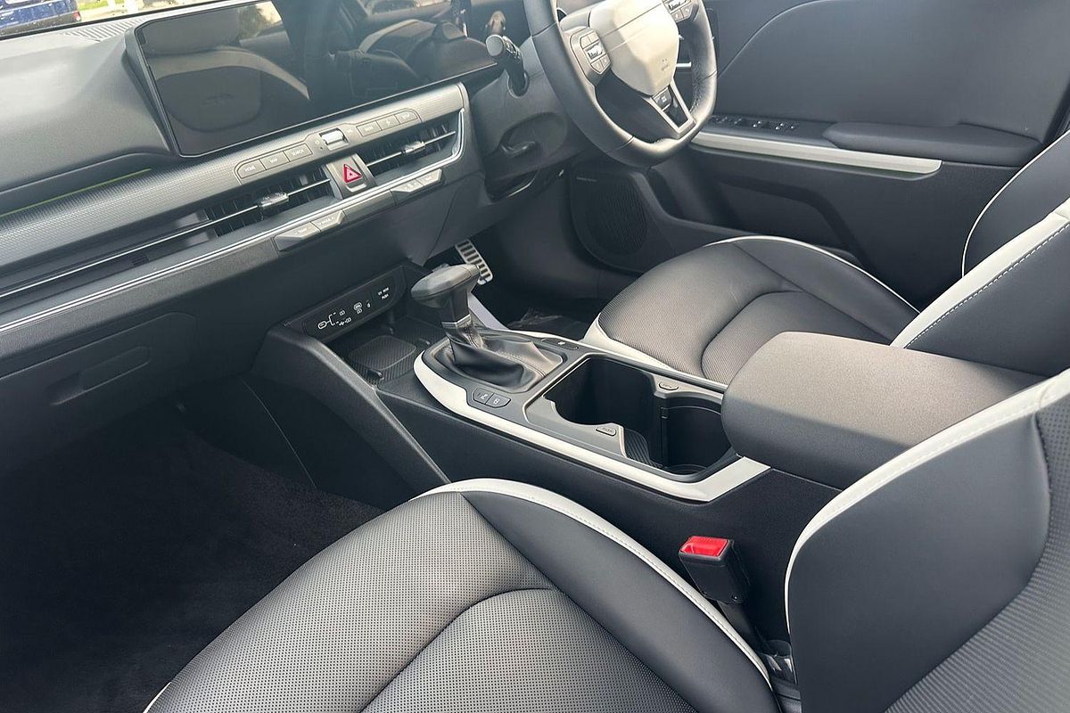 2025 Kia K4 GT-Line CL4m