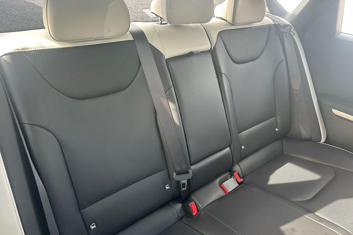 2025 Kia K4 GT-Line CL4m