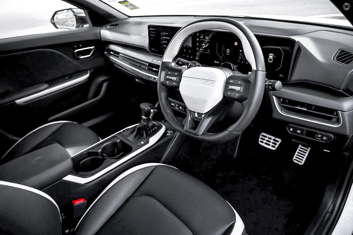 2025 Kia K4 GT-Line CL4m