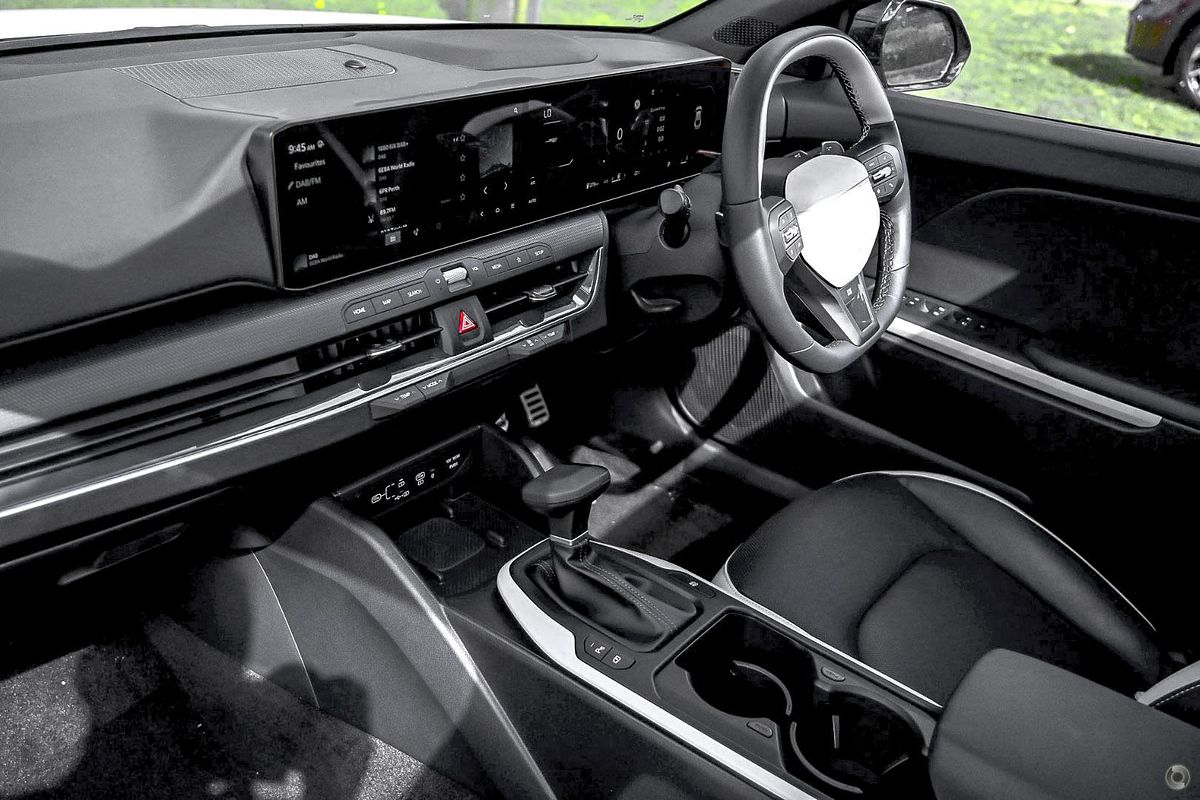 2025 Kia K4 GT-Line CL4m