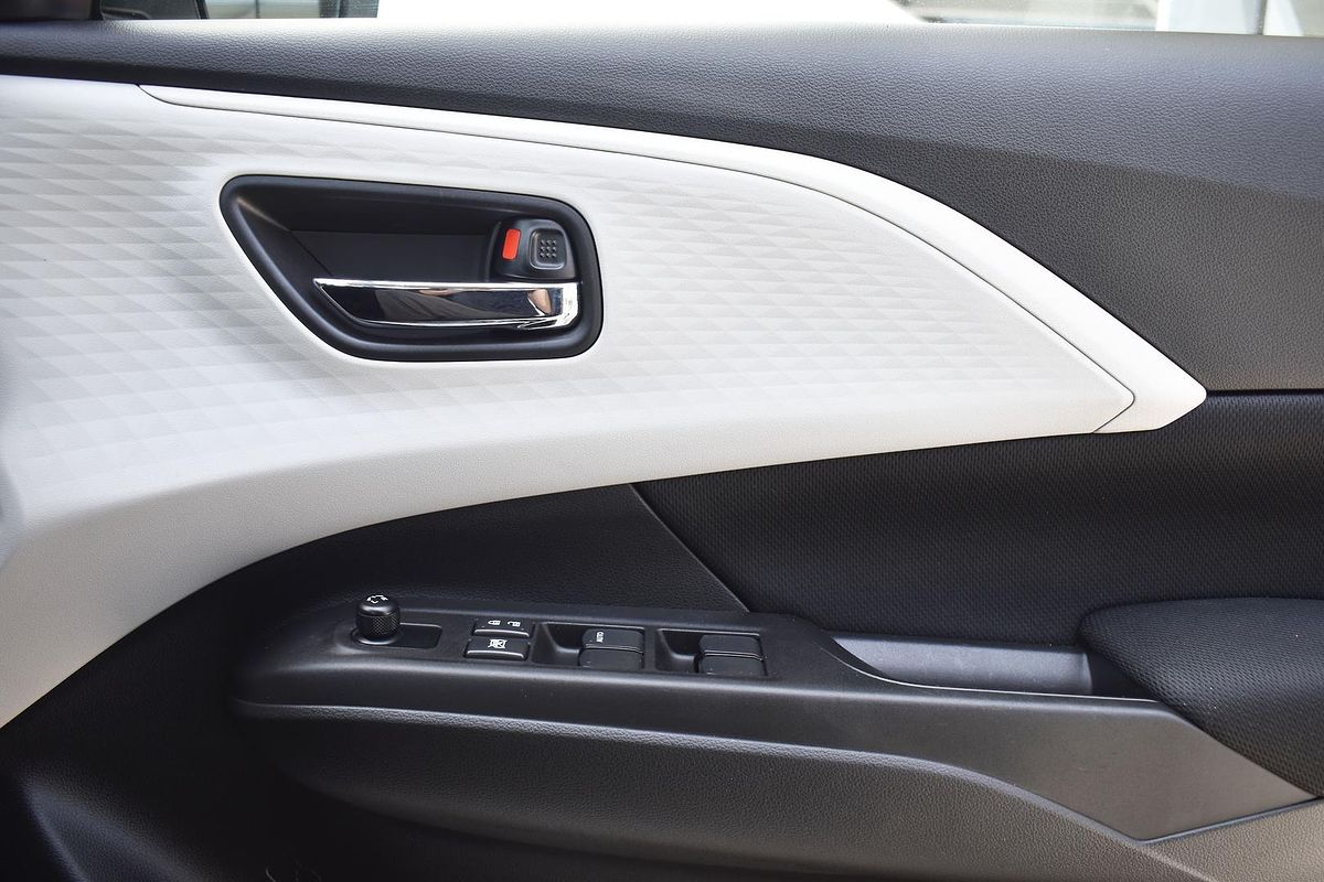 2024 Suzuki Swift Hybrid UZ