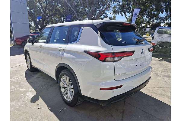 2024 Mitsubishi Outlander ES ZM