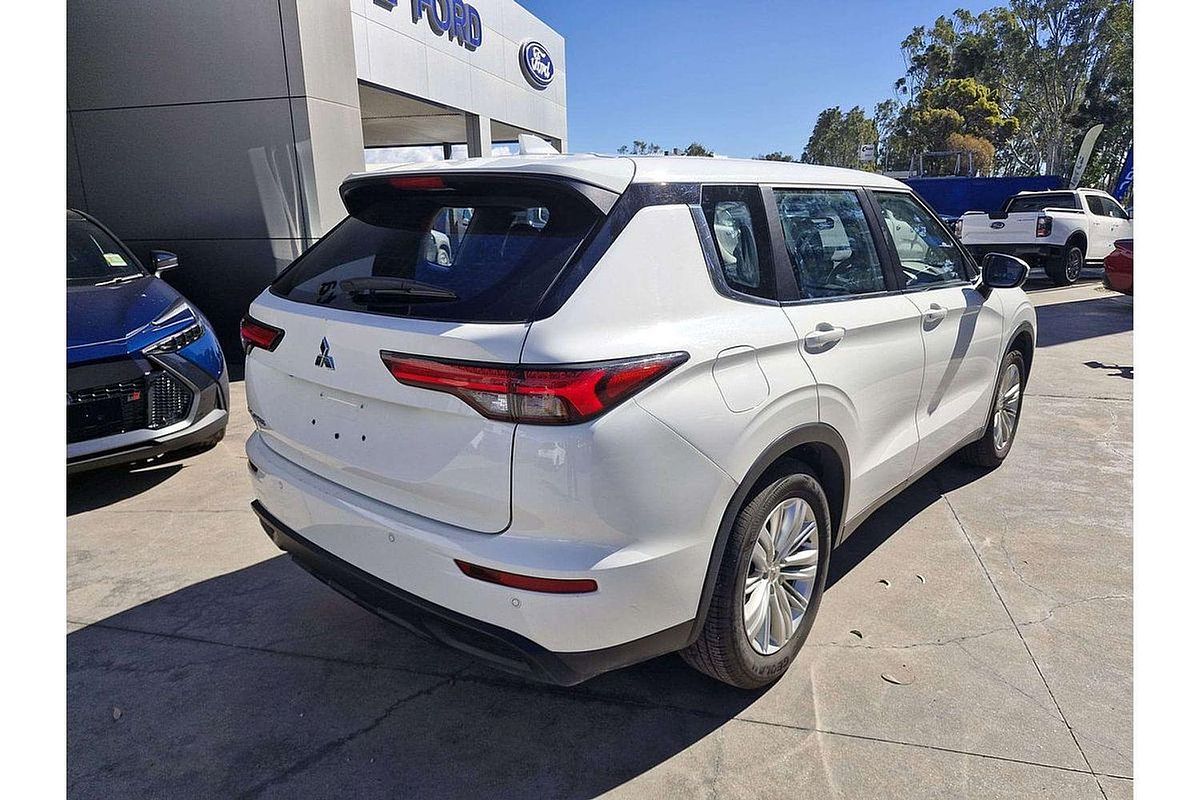 2024 Mitsubishi Outlander ES ZM