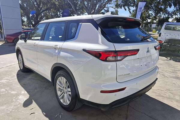 2024 Mitsubishi Outlander ES ZM