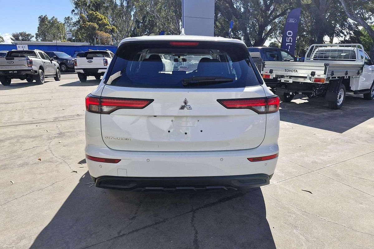 2024 Mitsubishi Outlander ES ZM