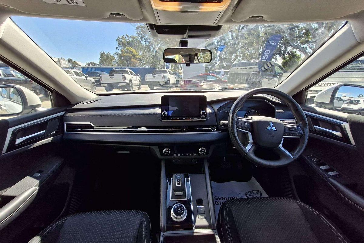 2024 Mitsubishi Outlander ES ZM