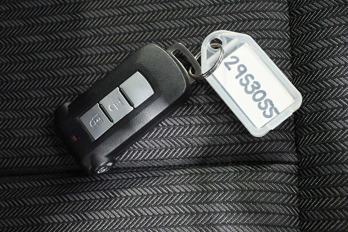 2024 Mitsubishi Eclipse Cross PHEV ES YB