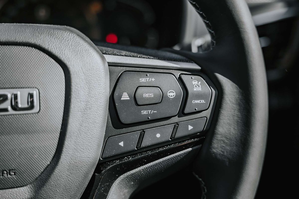 2025 Isuzu MU-X LS-U